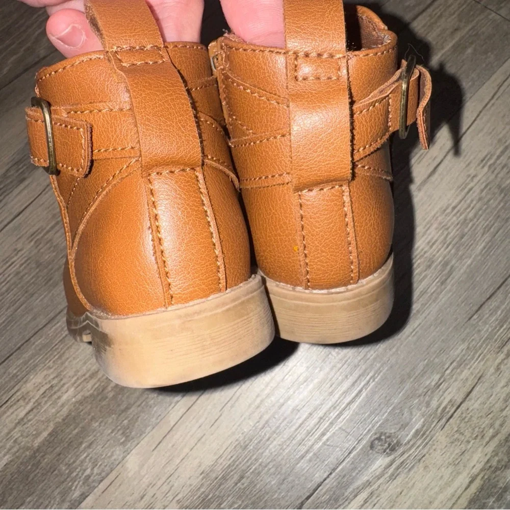 🎀3/$23🎀 Toddler Tan Buckle Booties